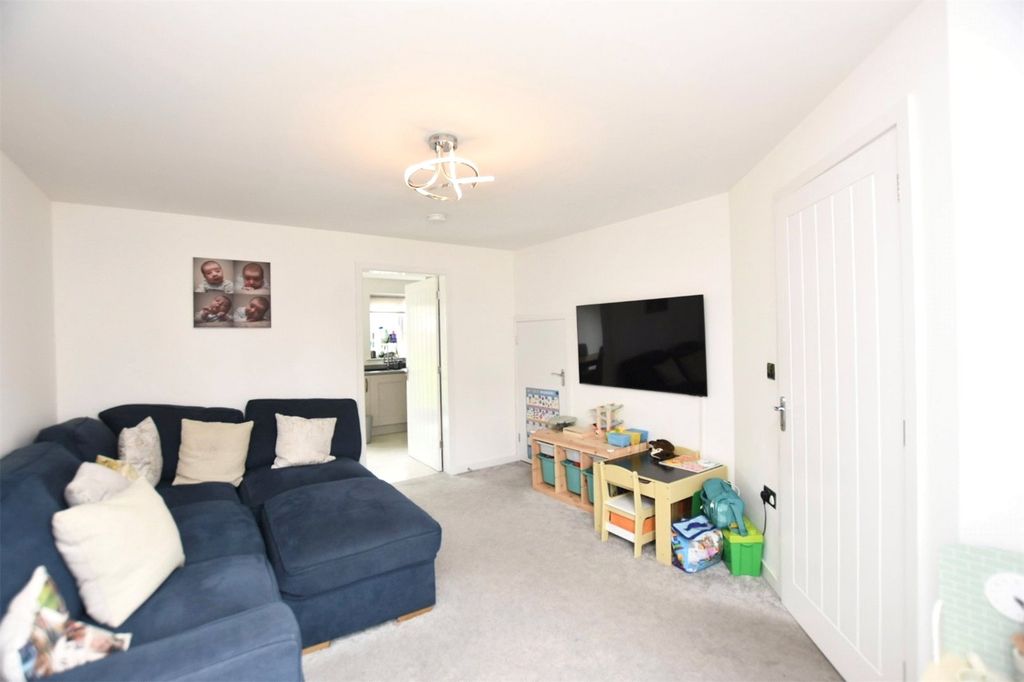 Property photo 2 of 11 Living Room