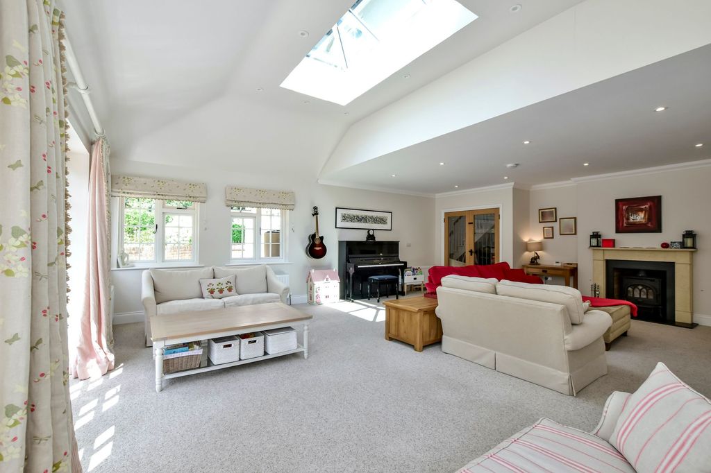 Property photo 3 of 48