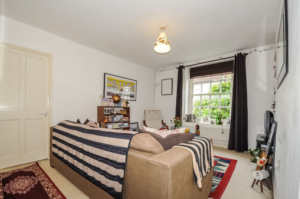 Property photo 3 of 11 Picture No. 16