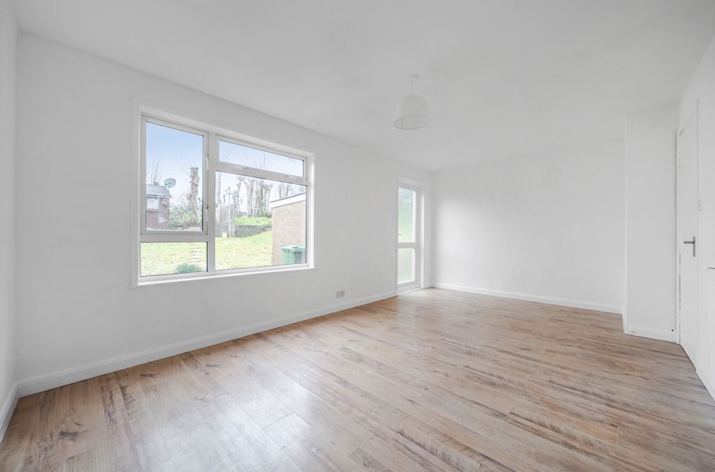 Property photo 2 of 15 1384665-24-6936cc...