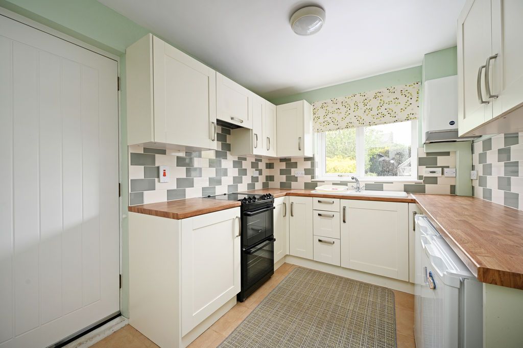 Property photo 3 of 29 Kitchen