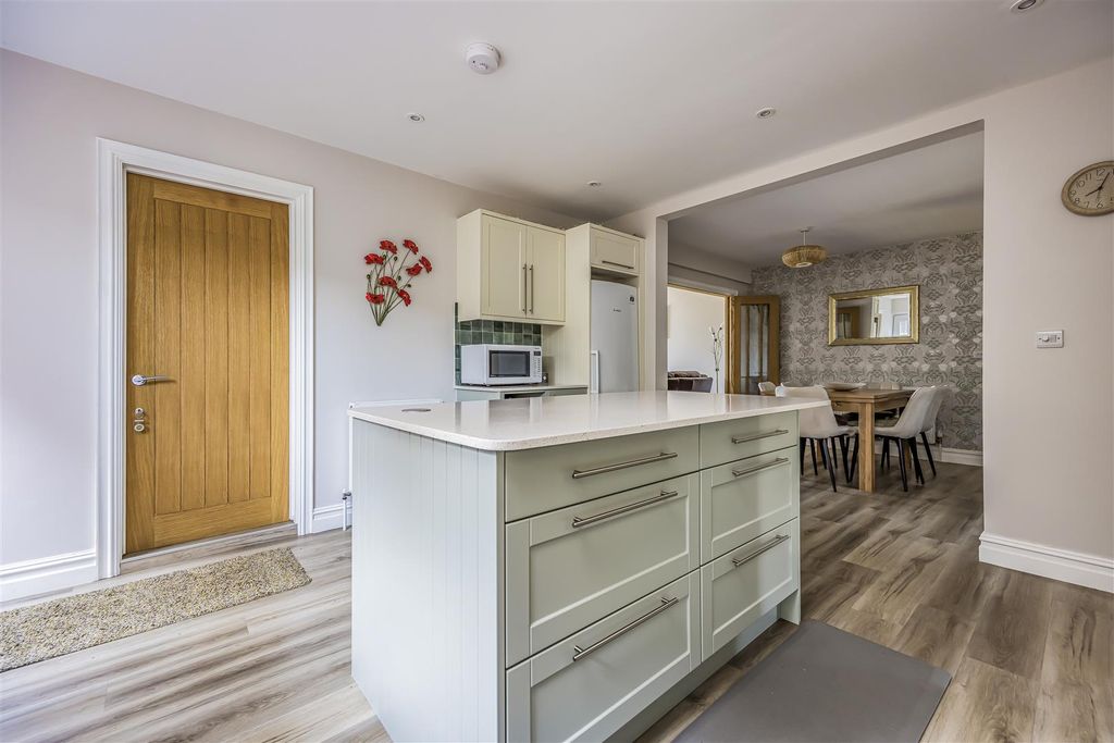 Property photo 3 of 24 24 Saltmarsh Lane, Hayling Island-Porticomarketing