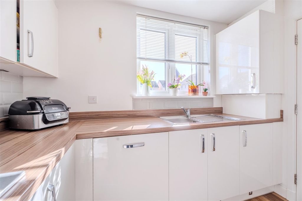 Property photo 3 of 21 63Howatson-18.Jpg