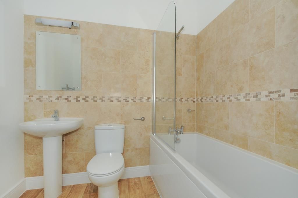 Property photo 2 of 10 Bathroom