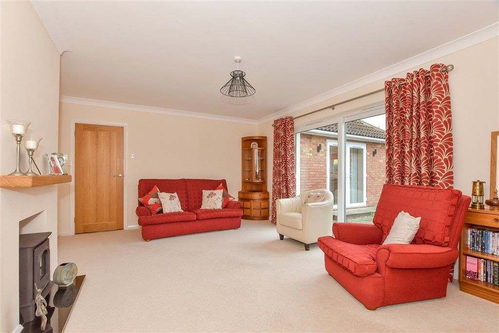 Property photo 3 of 13 Lounge