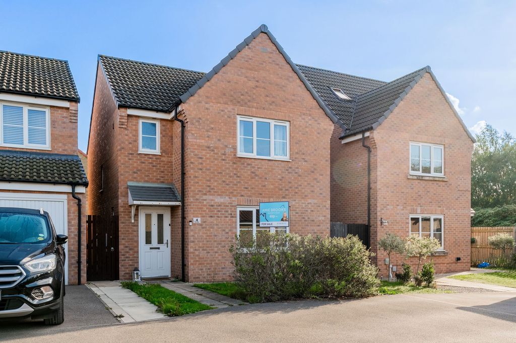 Property photo 1 of 28