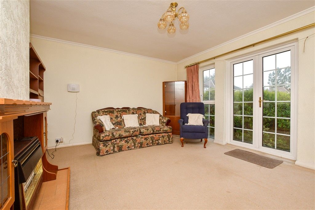 Property photo 3 of 10 Lounge
