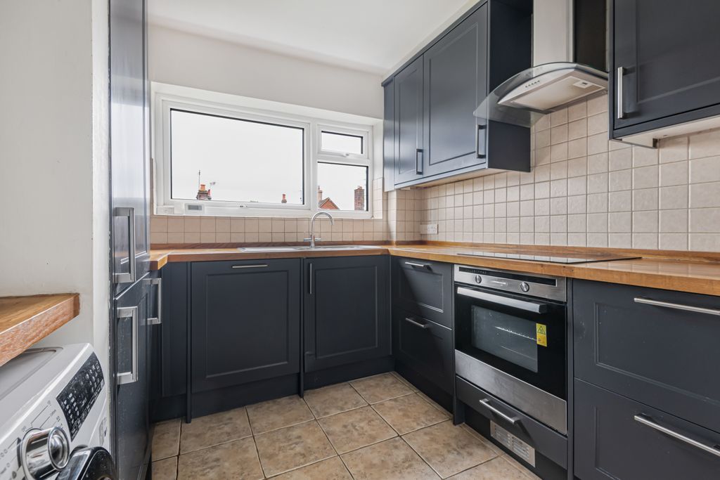 Property photo 3 of 15 Kitchen