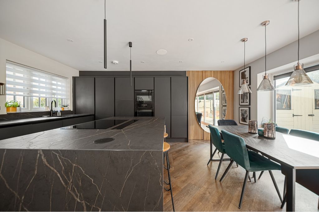 Property photo 3 of 24 4550373