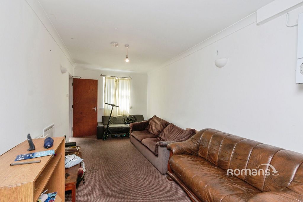 Property photo 3 of 11 Pbox-Img.Jpg