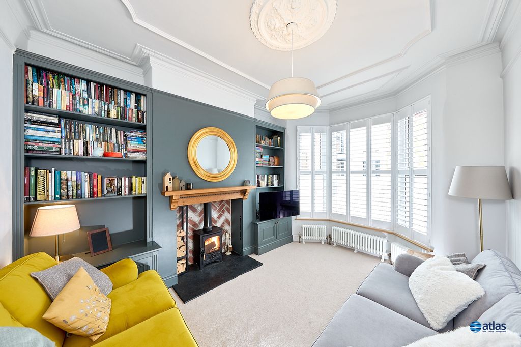 Property photo 2 of 25 Living Room