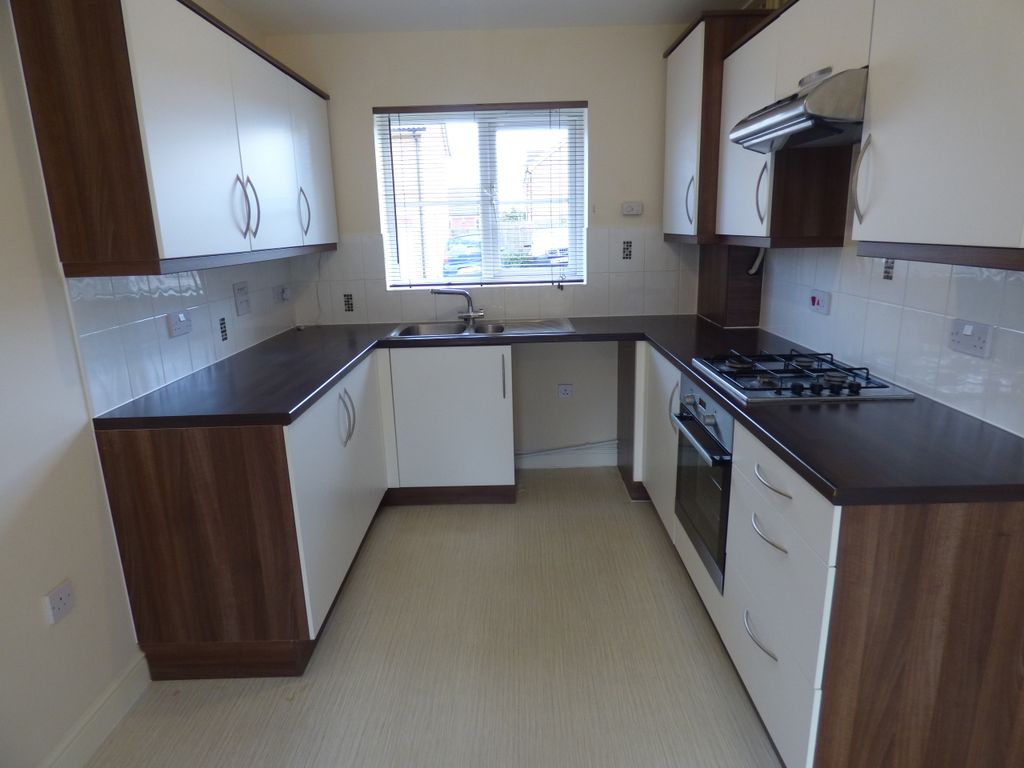 Property photo 3 of 10 Kitchen