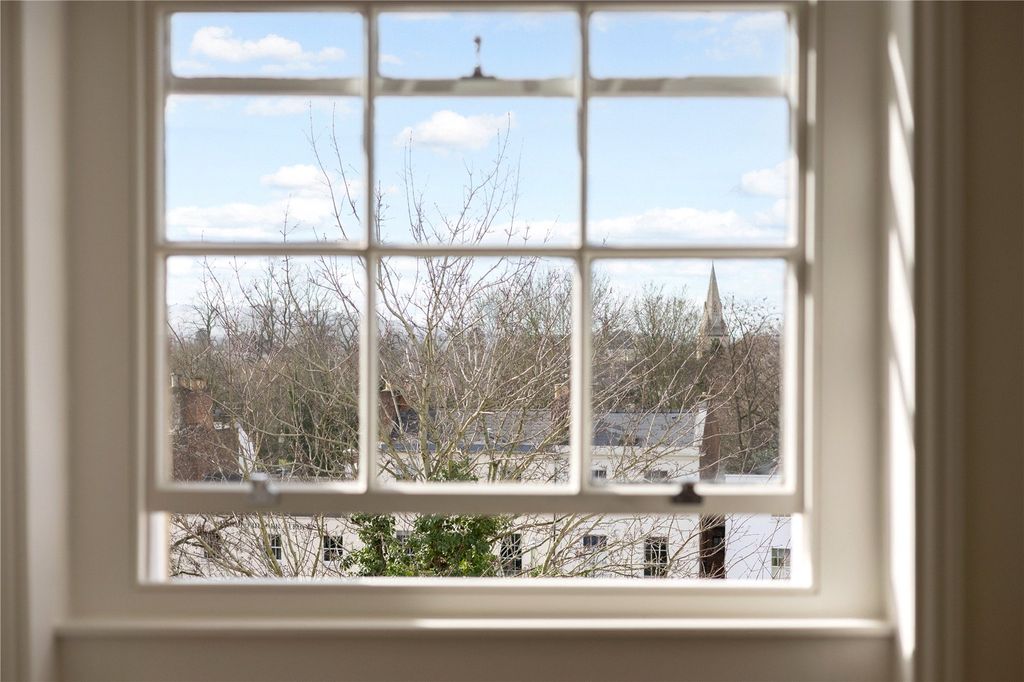 Property photo 3 of 11 Living/Dining