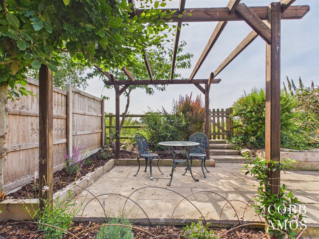 Property photo 2 of 25 Cam03722G0-Pr0132-Still028.Jpg