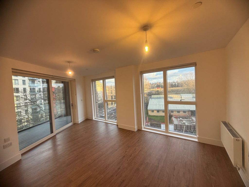 Property photo 1 of 11 Living Room