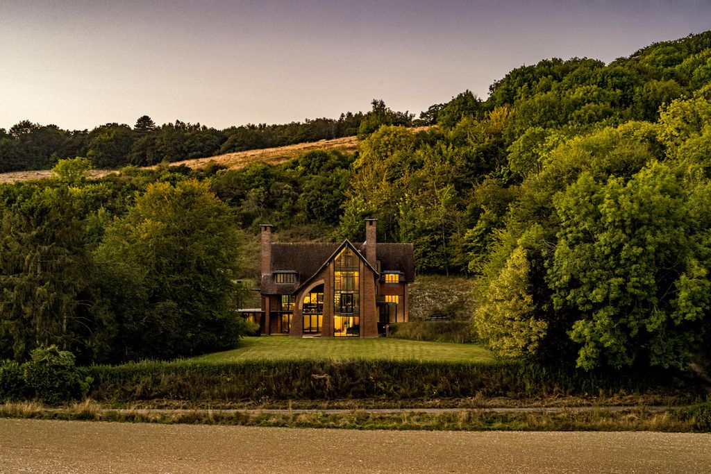 Property photo 1 of 20