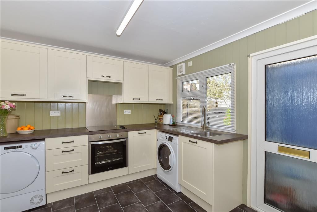Property photo 3 of 9 Kitchen