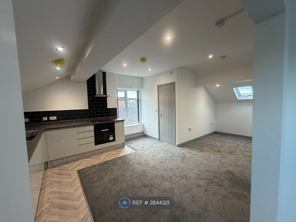 Property photo 1 of 9 Kitchen/ Living Area