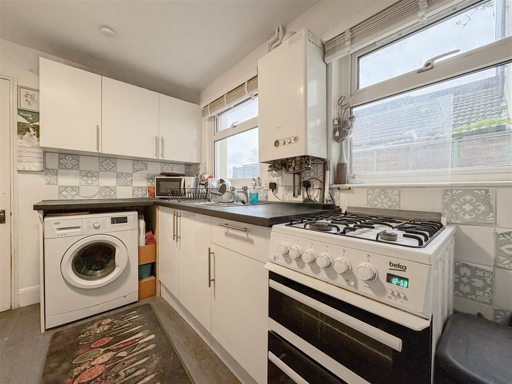 Property photo 3 of 15 Kitchen