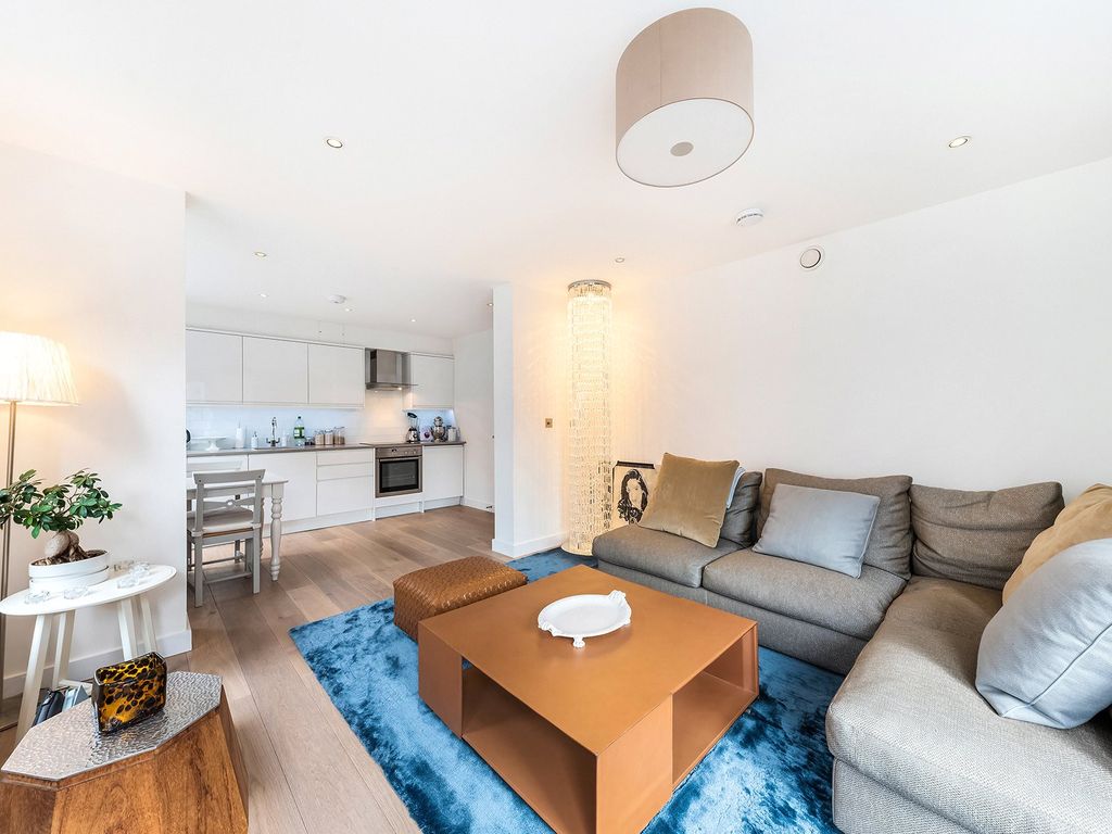 Property photo 3 of 9 Lisle Street