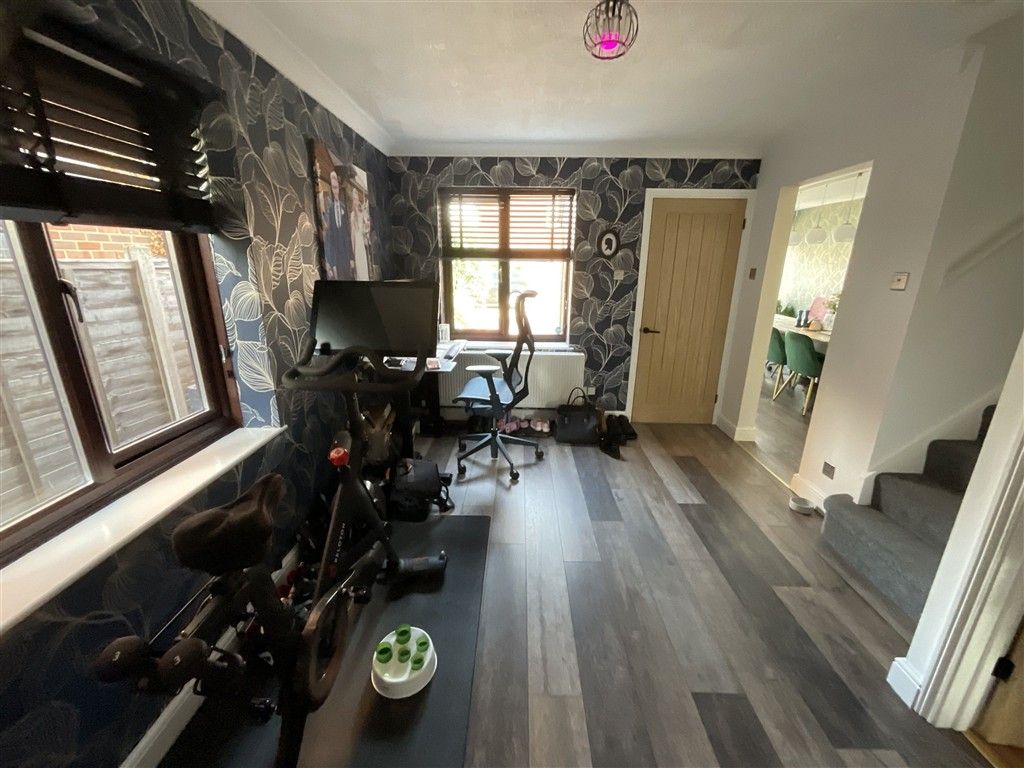 Property photo 3 of 8 Lounge