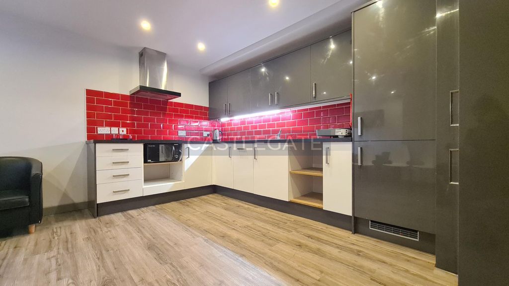 Property photo 2 of 20 Room 73-79 The Works Communal Kitchen (3)