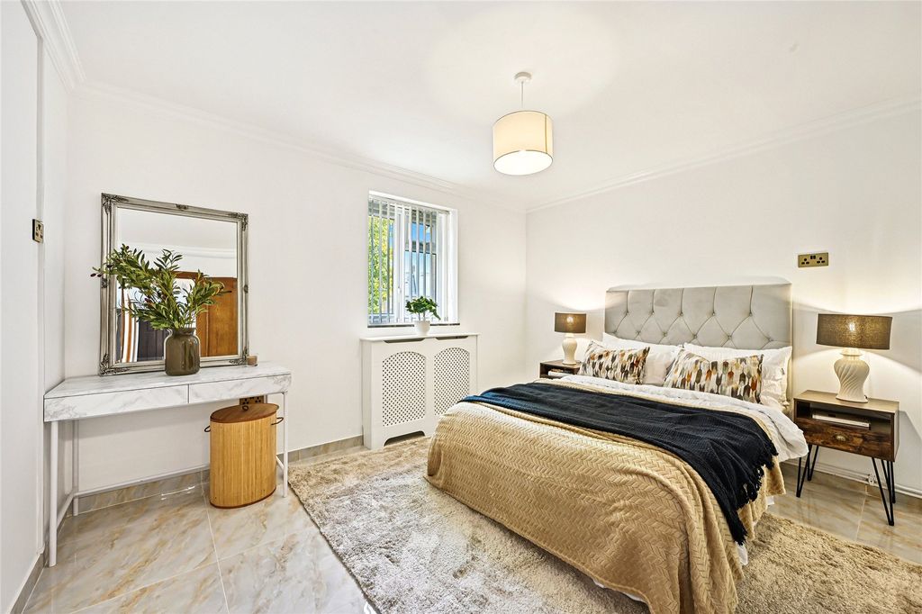 Property photo 2 of 12 Bedroom