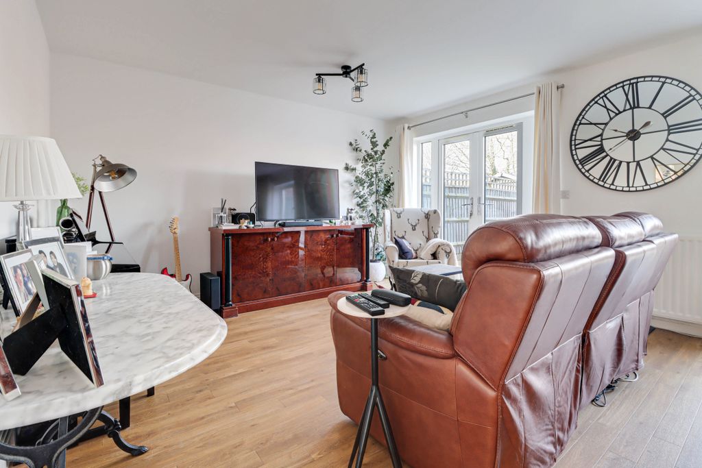 Property photo 2 of 19 Img0235Img0237