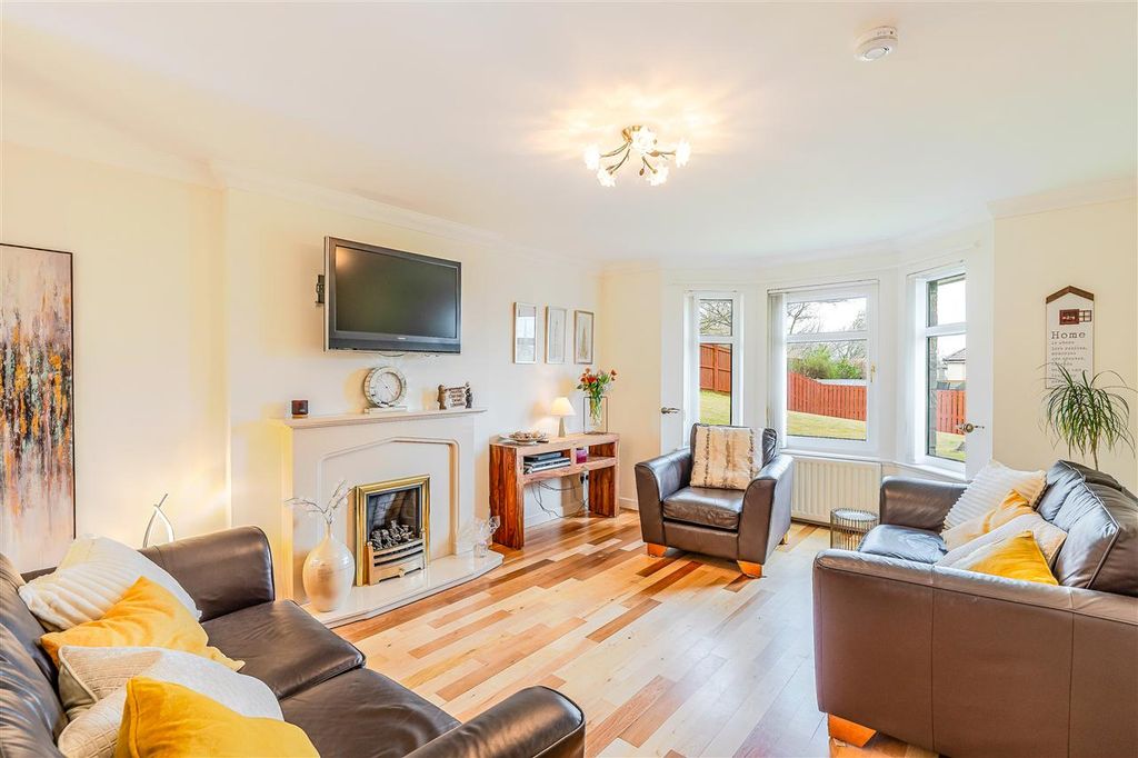 Property photo 2 of 25