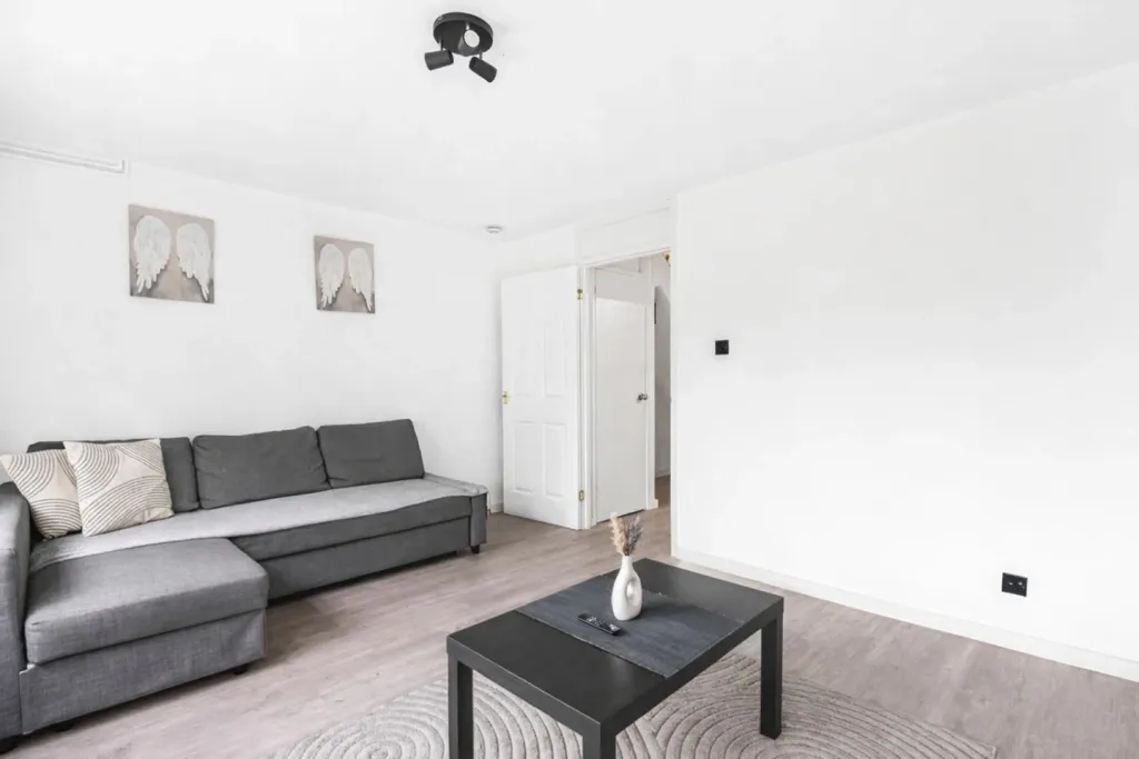 Property photo 3 of 6