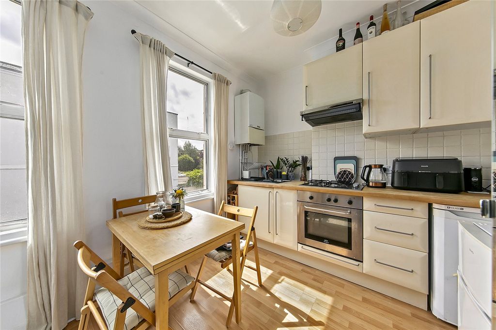 Property photo 3 of 11 Picture No. 12