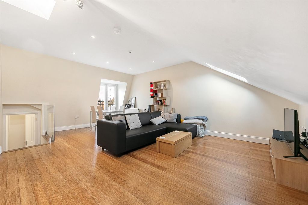 Property photo 2 of 8 12403_00454791.Jpg