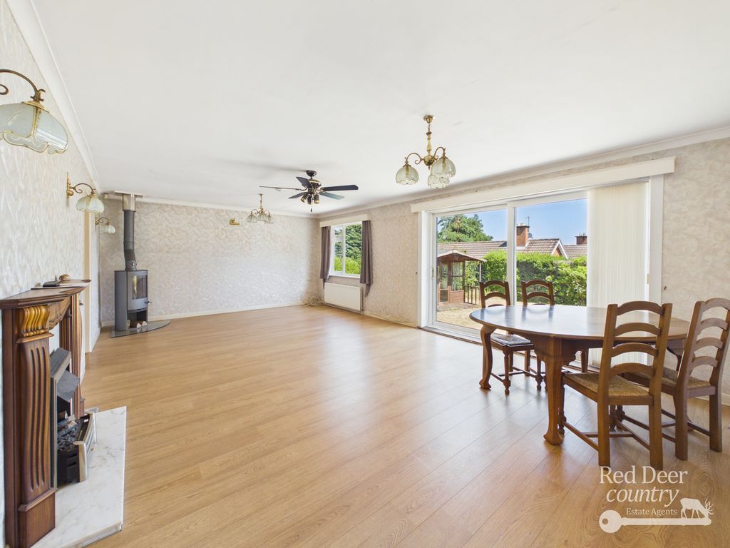 Property photo 3 of 23 Sitting/Dining Room