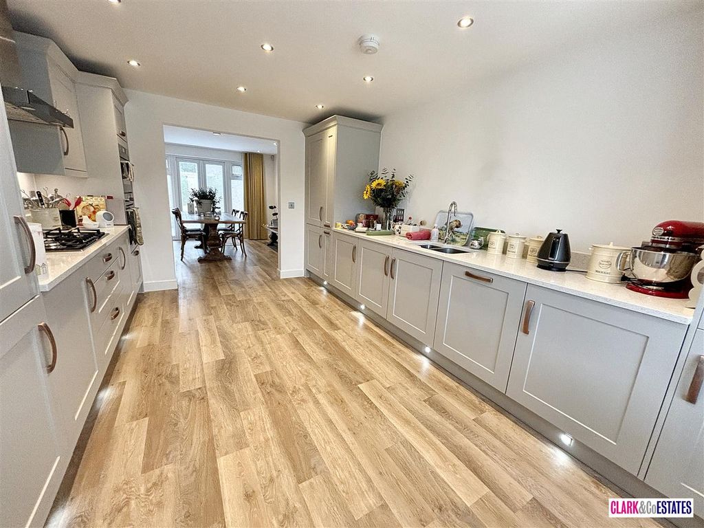 Property photo 3 of 12 Kitchen
