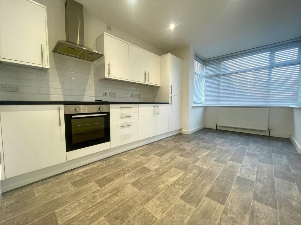 Property photo 1 of 5 2 Bedroom Flat In Riverdale House, Se13