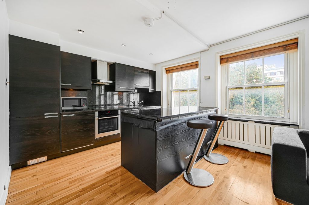 Property photo 3 of 18 Kitchen