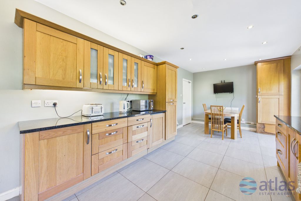 Property photo 3 of 33 Kitchen/Dining Area