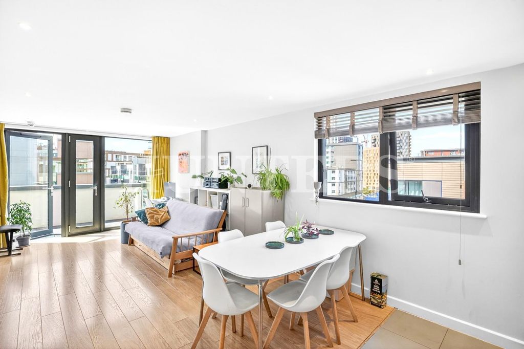 Property photo 1 of 14 Egret Heights N17