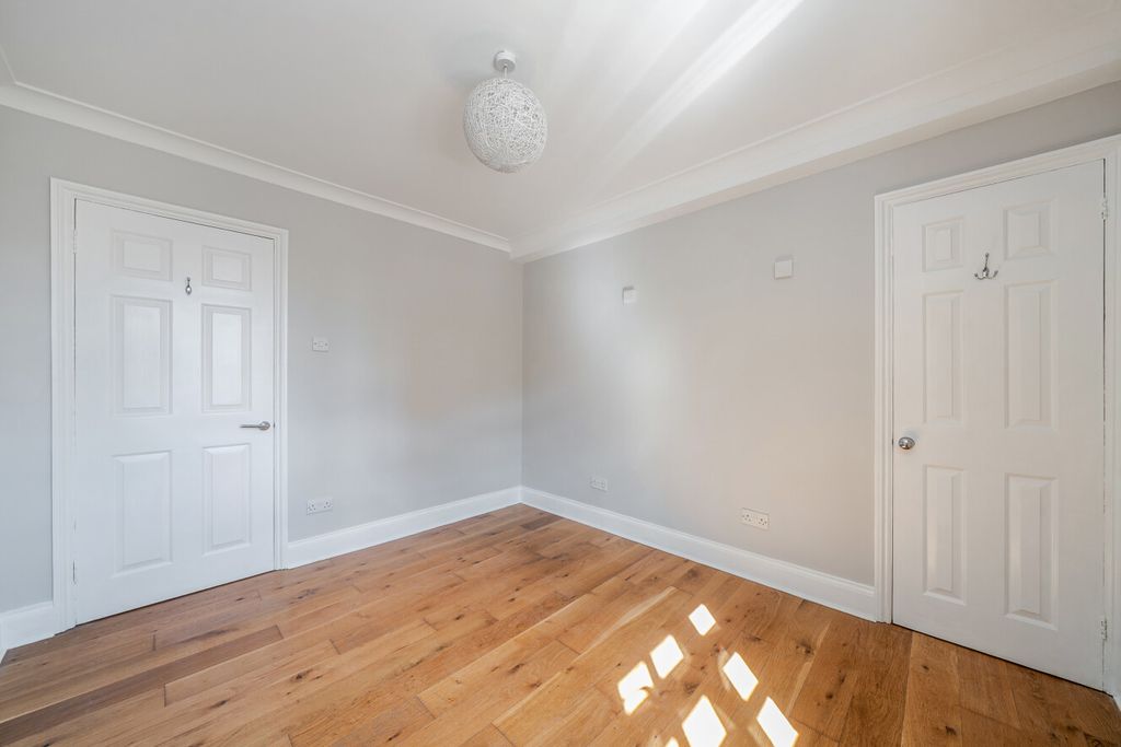 Property photo 3 of 17 1448048-3-69E600F...