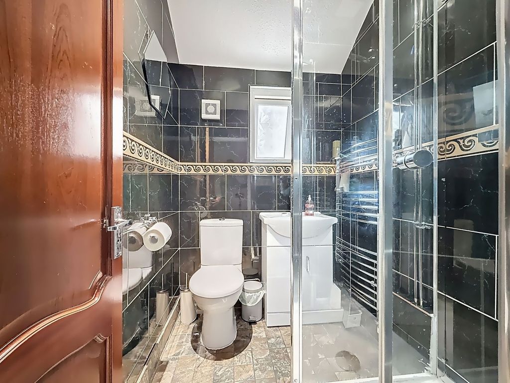 Property photo 2 of 19 Shower Room
