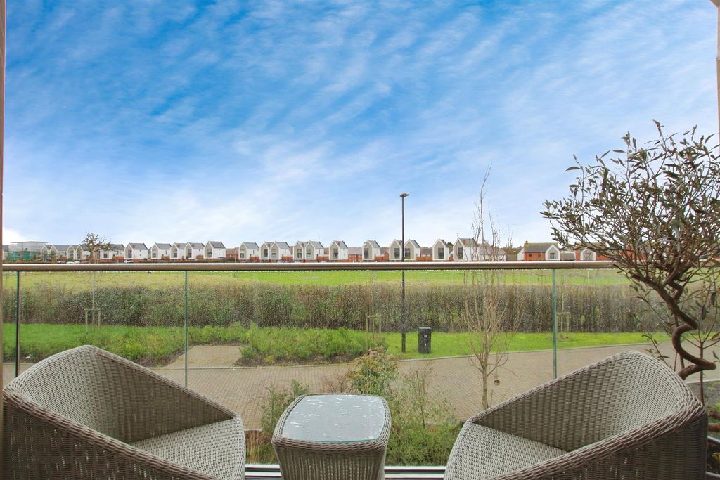 Property photo 2 of 22 Balcony