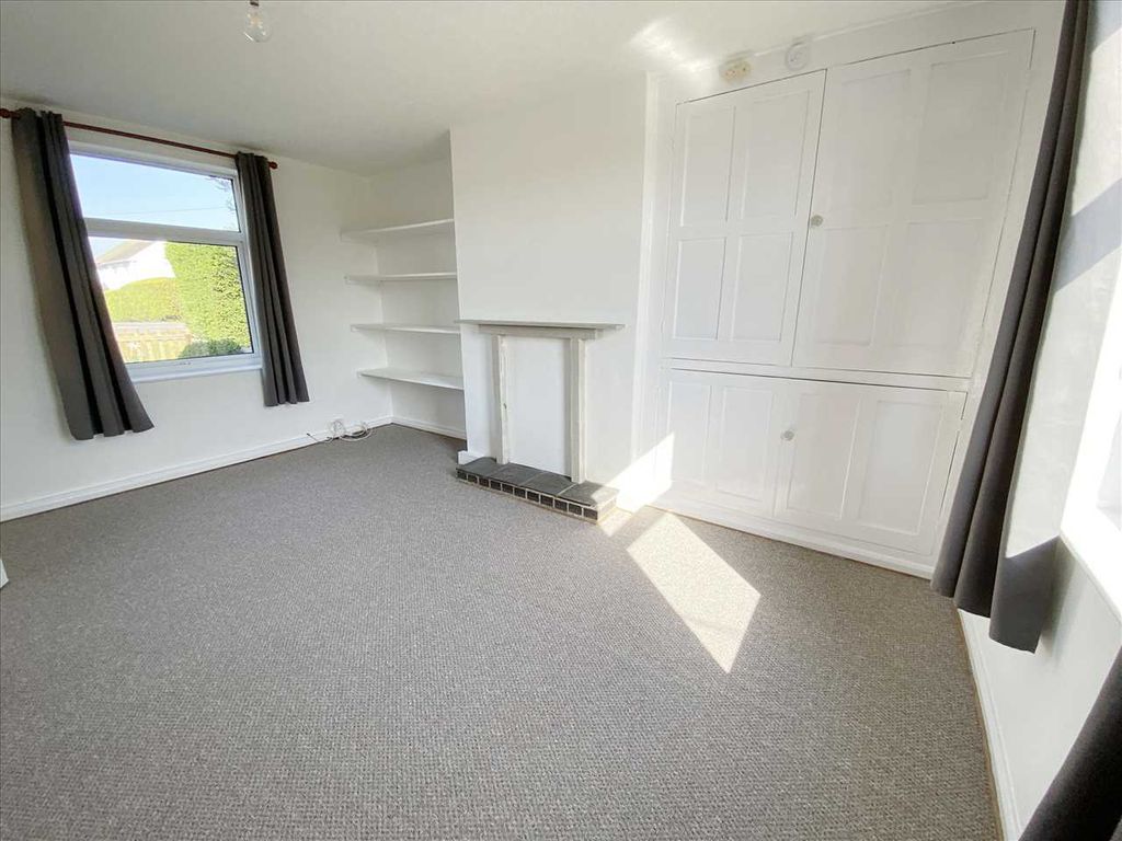 Property photo 2 of 12 Lounge: