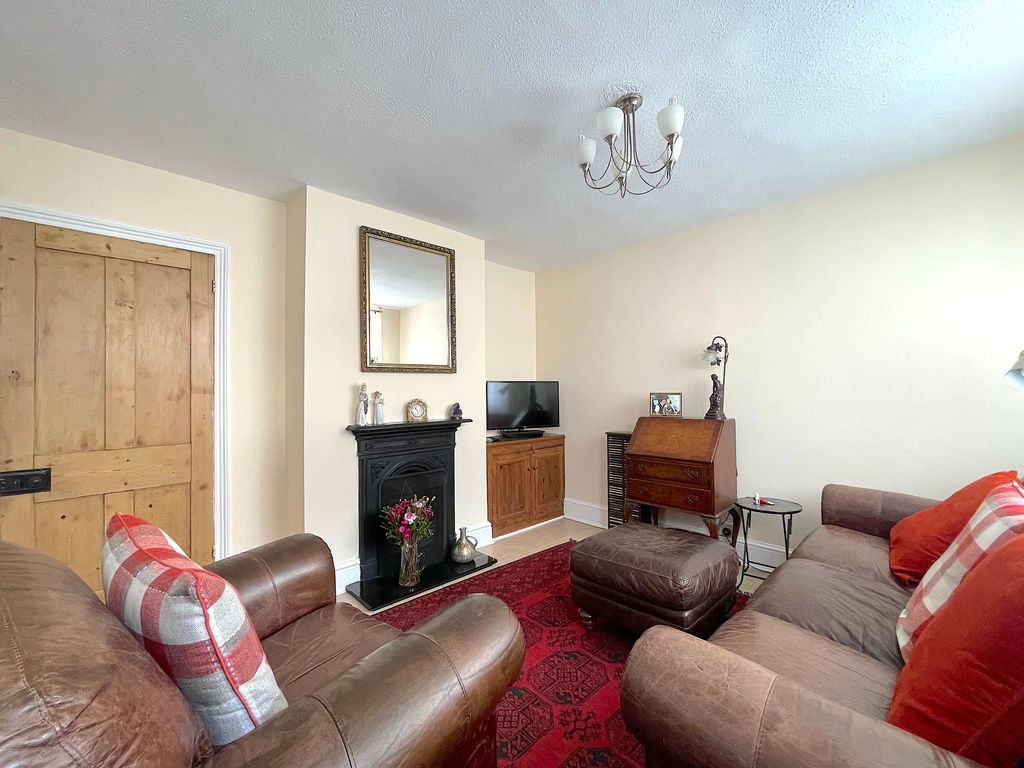 Property photo 2 of 28 Living Room (1)