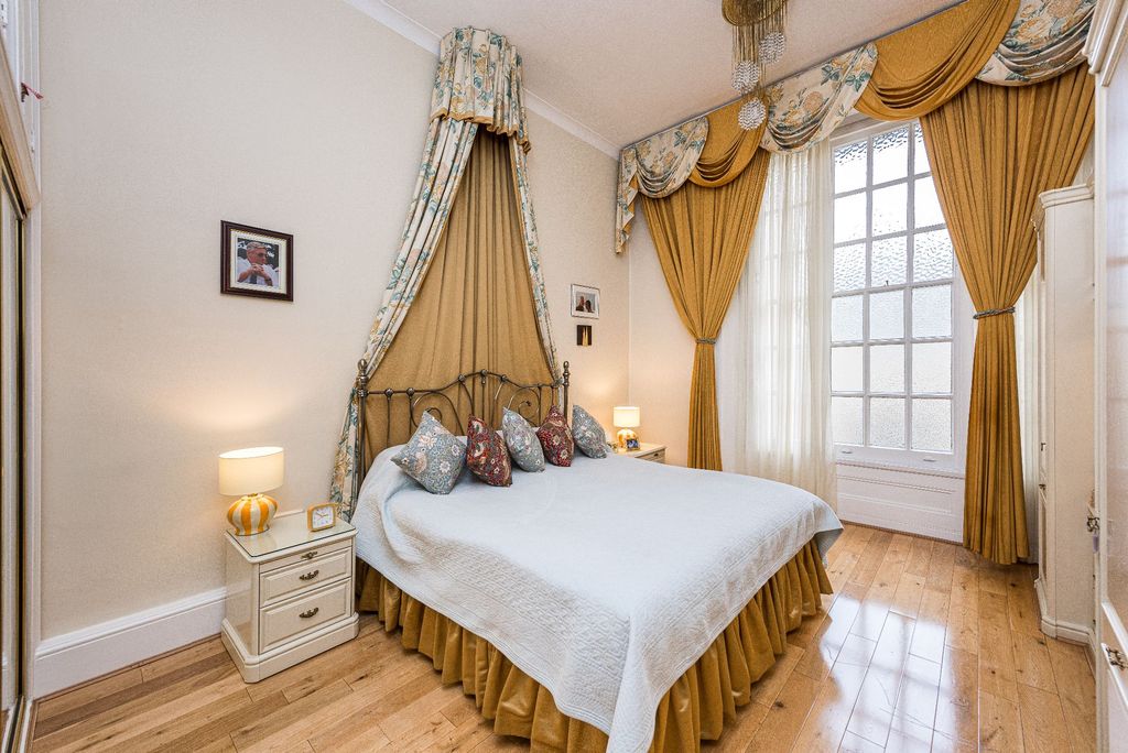 Property photo 3 of 11