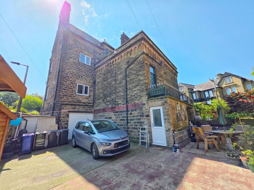 Property photo 2 of 25