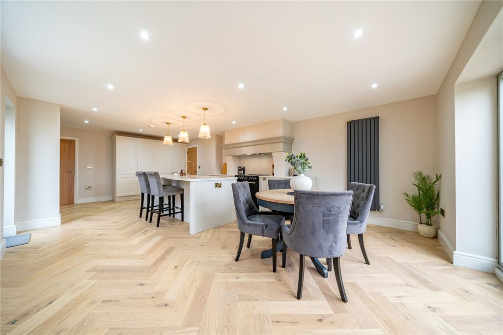 Property photo 2 of 33 Picture No. 86