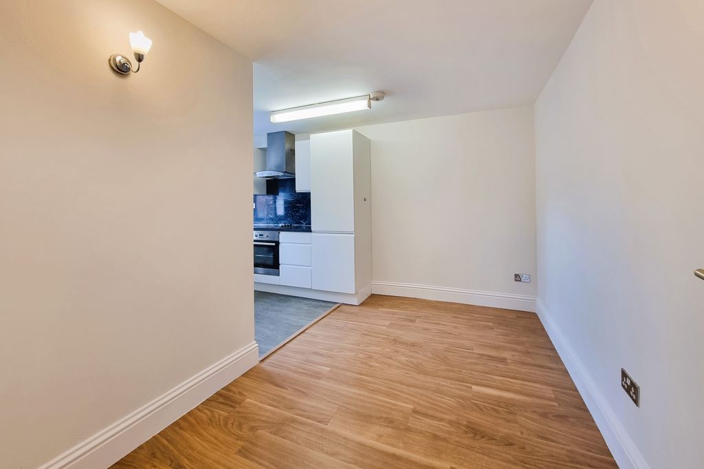 Property photo 3 of 8 20251013_120251