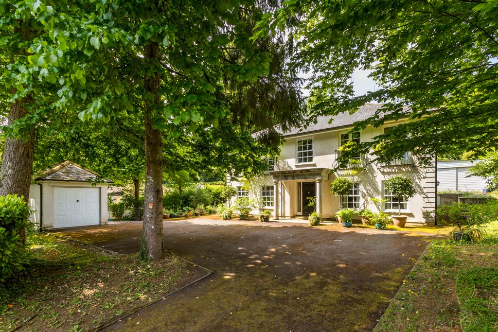 Property photo 1 of 34