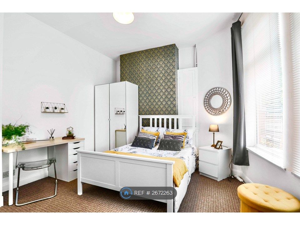 Property photo 2 of 10 Bedroom 1