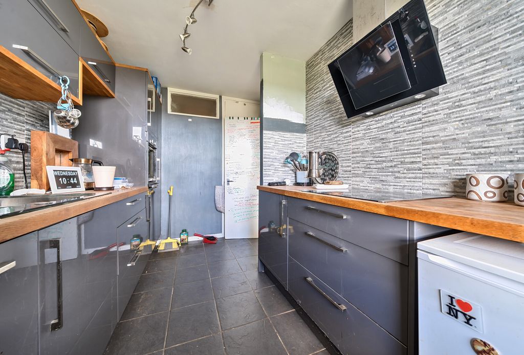 Property photo 3 of 12 1317452-10-685Bd7...